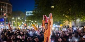 Jubelfeiern in Berlin nach Meisterschaft für Galatasaray Hunderte Fans versammelten sich nach der perfekt gemachten Meisterschaft von Galatasaray Istanbul auf dem Breitscheidplatz.