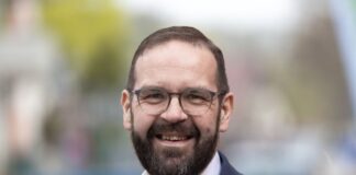 Der Sportminister freut sich über Fördergelder zur Sanierung mehrerer Sportstätten. (Archivbild)