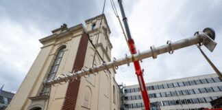 Die Säulen aus Edelstahl sollen die Turmhaube der Garnisonkirche in Potsdam tragen.