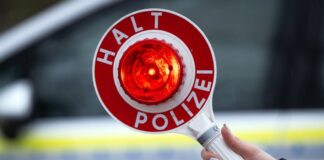 Auto überschlägt sich auf A2 – Zwei Schwerverletzte Nach einem Unfall ist die A2 in Richtung Potsdam zwischen Ziesar und Wollin gesperrt. (Symbolbild)