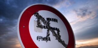 Rechtsextreme Teenager – Wie finden Eltern Hilfe? Eltern suchen Rat, weil ihre Kinder nach rechts abdriften. (Symbolbild)