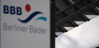 Kameras und Ausweiskontrollen an Berliner Freibädern sind kein Verstoß gegen den Datenschutz. (Archivbild)