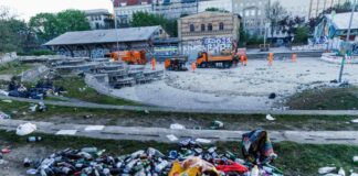 Nach dem 1. Mai sind Straßen und Parks in Kreuzberg voll Müll. 