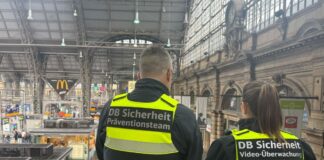 Nach dem tödlichen Angriff auf einen Zugbegleiter hat die Deutsche Bahn zusätzliche Sicherheitskräfte eingestellt. (Archivbild)