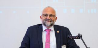 SPD und AfD treten in Landrats-Stichwahl im Barnim an Daniel Kurth von der SPD ist bisher Landrat im Kreis Barnim. (Archivbild)