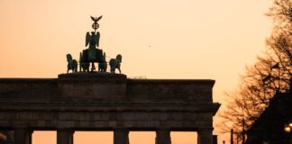 Das Brandenburger Tor soll zu einem zentralen Ort werden, wenn Berlin Olympia bekommt. (Archivbild) 