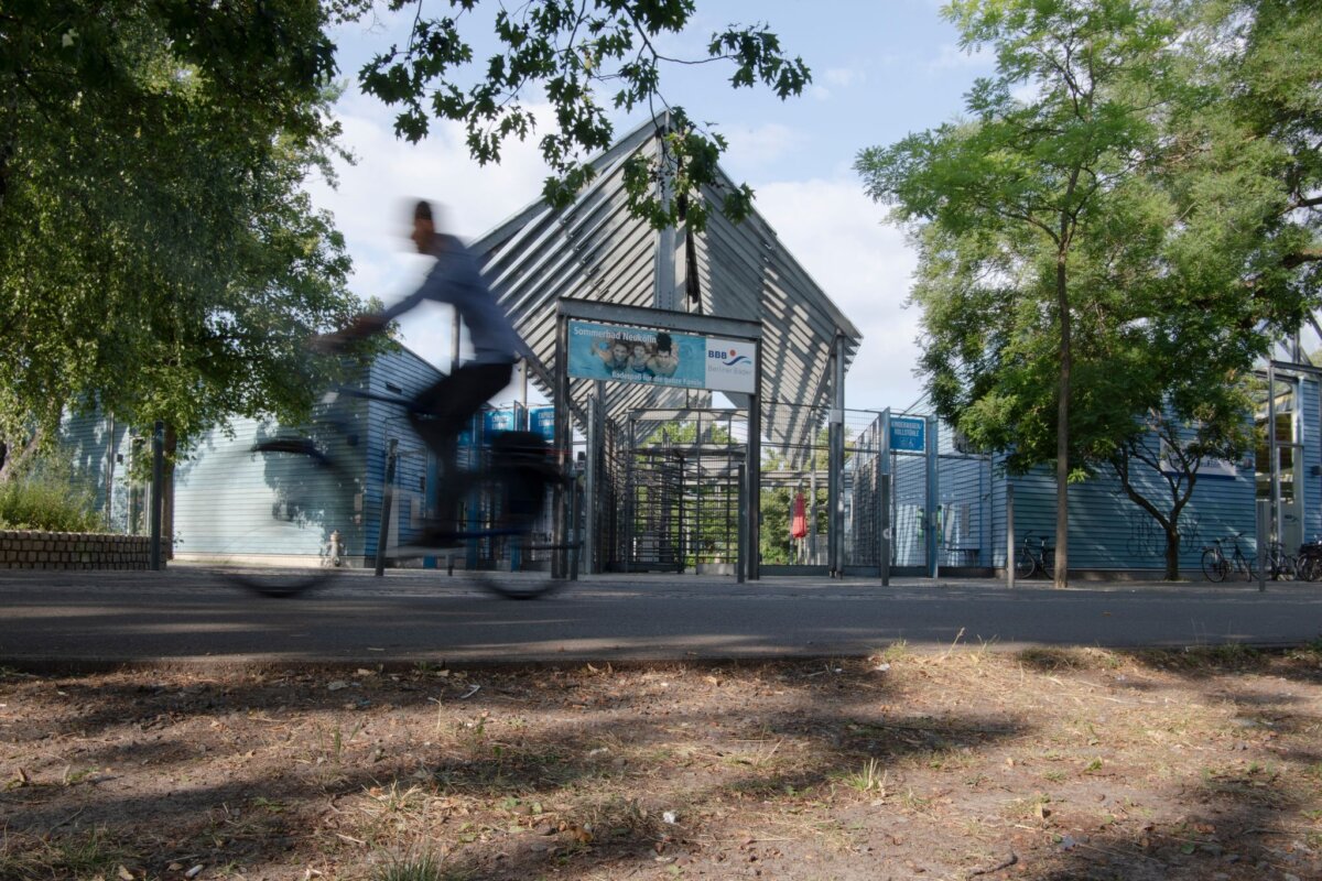 Sommerbad Neukölln Solange das Sommerbad zu ist, bleibt das Stadtbad Neukölln geöffnet. (Archivbild)
