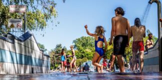Das warme Wetter zog tausende Gäste ins Freibad. (Archivbild) 