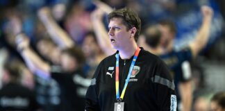 Füchse-Trainer Nicolej Krickau erwartet auch im Rückspiel ein enges Match (Archivbild)
