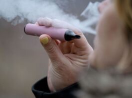 Brandenburg und NRW wollen schnelles Verbot von Einweg-Vapes Die Konferenz der Umweltministerinnen und Umweltminister der Länder beschäftigt sich mit Einweg-E-Zigaretten. (Archivbild)