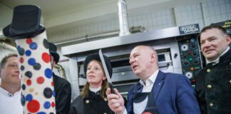 Dankesaktion für Rettungs- und Hilfsorganisationen mit Spendensammeln. 