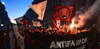 Am Abend des 1. Mai kam es bei einer Demonstration zu vereinzelten Angriffen auf die Polizei. 