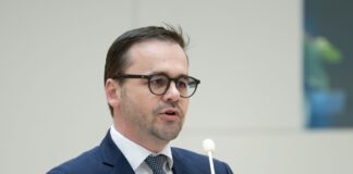 Brandenburgs Innenminister Jan Redmann will mehr Kompetenzen für die Polizei durchsetzen. (Archivbild) 