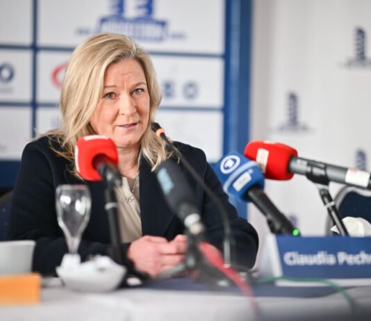 Wirbel um Vorgänger: Claudia Pechstein wird Bundestrainerin Die ehemalige Eisschnelläuferin Claudia Pechstein wird Bundestrainerin Allround. (Archivbild)