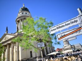 Neue Ausstellung widmet sich Berliner Straßennamen Die Mohrenstraße in Berlin-Mitte ist bereits im vergangenen Sommer umbenannt worden. (Archivbild)