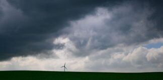 Viele Wolken – vereinzelt Regen Trübes Wetter für Berlin und Brandenburg. Der Deutsche Wetterdienst rechnet mit starker Bewölkung. Gebietsweise kann es zu Schauern und Regen kommen. (Archivbild)