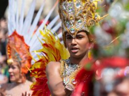 Karneval der Kulturen: Mehr als 1,1 Millionen Besucher Die Veranstalter melden rund 1,1 Millionen Besucher.