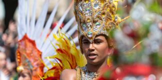 Karneval der Kulturen: Mehr als 1,1 Millionen Besucher Die Veranstalter melden rund 1,1 Millionen Besucher.