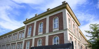 Brandenburgs Hochschulen brauchen Millionen für Sanierungen Vor allem an der historischen Bausubstanz am Neuen Palais gibt es an der Universität Potsdam Sanierungsbedarf. (Archivbild)