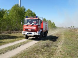 Waldbrand auf mehr als 110 Hektar ausgebreitet Seit Freitag ist die Feuerwehr wegen eines Waldbrandes bei Jüterbog im Einsatz.