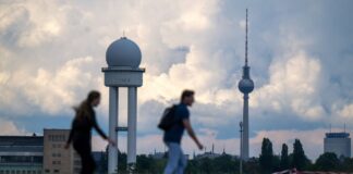 CDU will Tempelhofer Feld «auf jeden Fall» bebauen Auf dem weitläufigen Tempelhofer Feld, das früher ein Flughafen war, gehen Menschen vielfältigen Freizeitaktivitäten nach. (Archivbild)