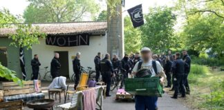 Nach der Räumung legen Hausbesetzer in Potsdam nach Das besetzte Haus auf der Halbinsel Hermannswerder in Potsdam wurde geräumt. (Archivbild)