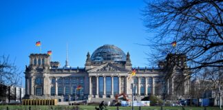 Die Kuppel auf dem Reichstag ist nur eines der besuchbaren Highlights. (Archivbild)