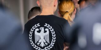Es gab Durchsuchungen in zwölf Ländern bei mutmaßlichen Neonazis.
