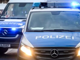 Fünf Festnahmen nach Angriff auf Polizei am Alexanderplatz Ein Polizist wurde bei der Auseinandersetzung verletzt. (Symbolbild)