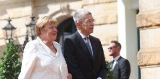 Joachim Sauer begleitet seine Ehefrau und Ex-Bundeskanzlerin Angela Merkel zu ausgewählten Terminen. (Archivbild)