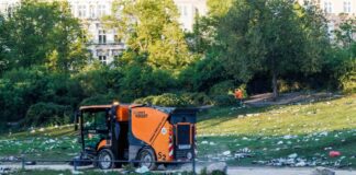 Nach dem 1. Mai mit Zehntausenden feiernden Menschen in Berlin-Kreuzberg sind Teile des Bezirks vermüllt. 