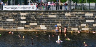 Mitschwimm-Demos gegen Badeverbot in der Spree starten Zum Auftakt am Mittwoch lautet die Losung «101 Jahre Badeverbot abwählen!». (Archivbild)