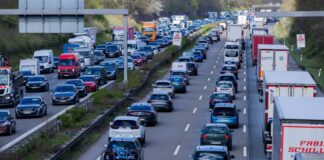 Auf diesen Autobahnen wird es am langen Wochenende voll Auch auf der A1 rechnet die Autobahn GmbH mit viel Verkehr. (Symbolbild)