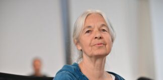 13 Jahre Haft für Ex-RAF-Terroristin Klette Die frühere RAF-Terroristin Daniela Klette ist wegen bewaffneter Raubüberfälle zu 13 Jahren Gefängnis verurteilt worden.