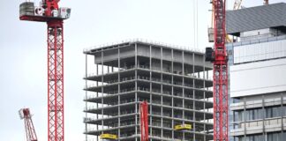 Das Baugewerbe gilt in Berlin laut Förderbank IBB als Wachstumstreiber bei der Wirtschaftsleistung. (Archivbild) 