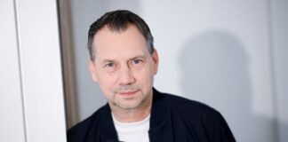 Fitzek, Juli Zeh und Campino für Bucherfolge ausgezeichnet Fitzeks «Der Nachbar» war nach Angaben von Media Control das meistverkaufte gebundene Buch des Jahres 2025. (Archivbild)