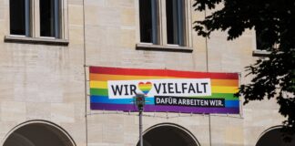 Bericht: 723 Anfeindungen gegen queere Menschen Einem Bericht zufolge wurden 723 Beleidigungen und Anfeindungen gegen queere Menschen und Initiativen im Jahr 2025 gezählt. (Archivbild)
