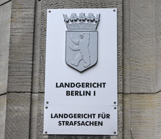 Anklage nach Messerangriff auf schlafenden Ehemann Eine 46-Jährige soll versucht haben ihren Ehemann zu töten.