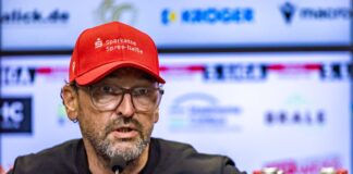 Trainer Claus-Dieter Wollitz will mit Energie Cottbus Platz zwei verteidigen. (Archivbild)