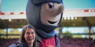 Marie-Louise Eta kann sich über den ersten Punktgewinn als Bundesliga-Trainerin freuen. 