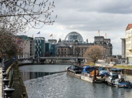 Bundestag steigt aus millionenschwerem Bauprojekt aus Der Bundestag verzichtet auf ein millionenschweres Bauprojekt in Reichstagsnähe