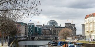 Bundestag steigt aus millionenschwerem Bauprojekt aus Der Bundestag verzichtet auf ein millionenschweres Bauprojekt in Reichstagsnähe
