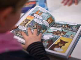Am Samstag werden in Berlin Comics verschenkt Viele Kinder lesen gern Comics - am Samstag werden welche verschenkt. (Archivbild)