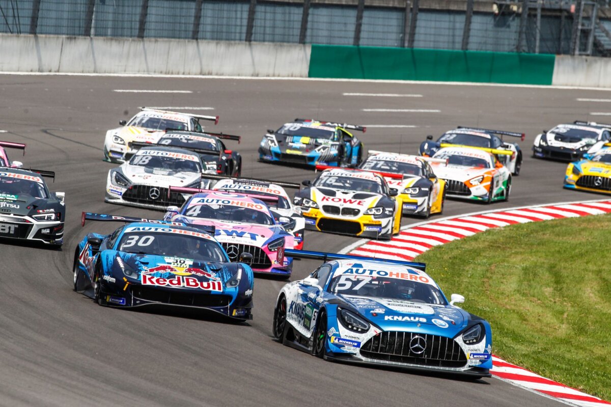 DTM - Lausitzring Die Veranstalter der DTM stellen auf dem Lausitzring Wasserspender auf. (Archivbild)