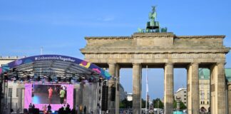 180 Städte, 45.000 Konzerte – Rekorde bei Fête de la Musique Breakdance- und HipHop-Künstler traten in Berlin bei der Fête de la Musique auf.