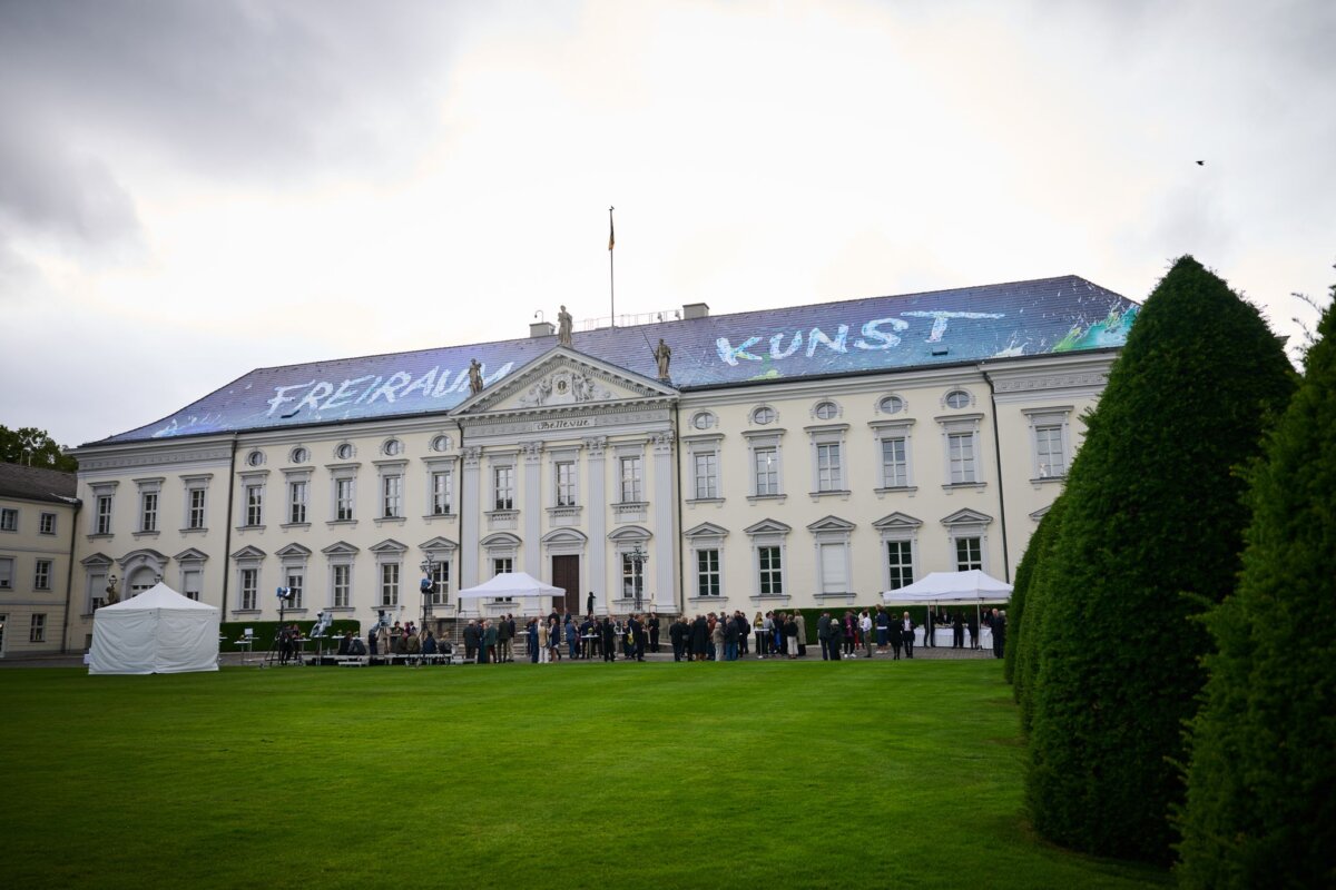 Vernissage zur Ausstellung „Freiraum Kunst“ Schloss Bellevue wird für zwei Wochen zur Kunstgalerie.