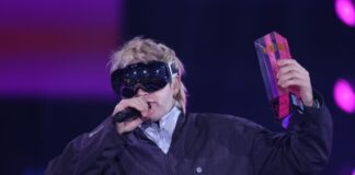 Ski Aggu-Auftritt an der Sonnenallee lockt viele Fans Eine Skibrille als Markenzeichen: Der Rapper Ski Aggu (Archivbild)