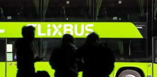 Flixbus weitet Angebot zum Flughafen BER aus Der Fernbusanbieter Flixbus will mehrere Städte in Ostdeutschland neu mit dem Flughafen Berlin-Brandenburg verbinden. (Archivbild)