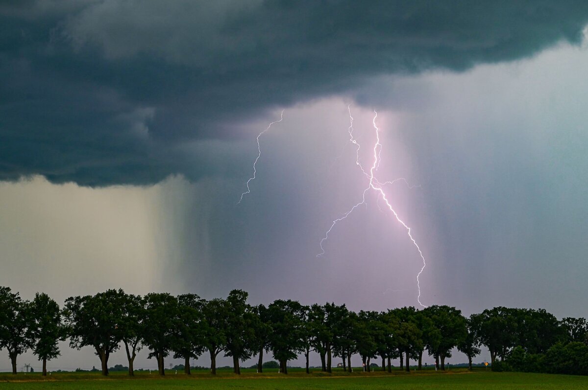 Gewitter Auch Sturmböen sind möglich. (Symbolbild)