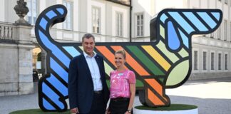 München wirbt bei Top-Verbänden um Olympia: «Sommermärchen» Bayerns Ministerpräsident Markus Söder und Dressur-Olympiasiegerin Jessica von Bredlow-Werndl werben für München.